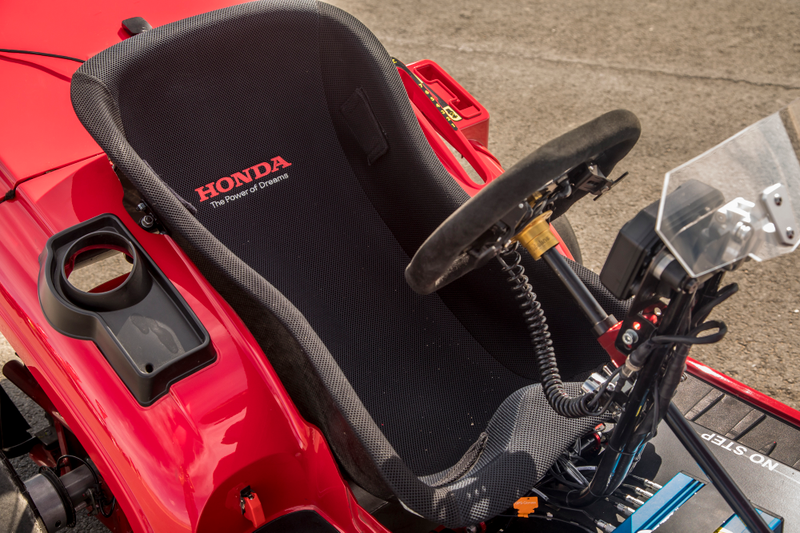 Illustration for article titled The World's Fastest Lawnmower Is Exactly as Bonkers to Drive as It Looks